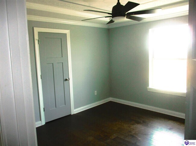 Building Photo - 130 Diamond Ct