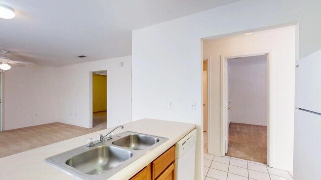 Building Photo - 895 Silverwood