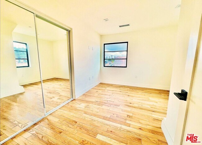 Building Photo - 4152 Rogers St
