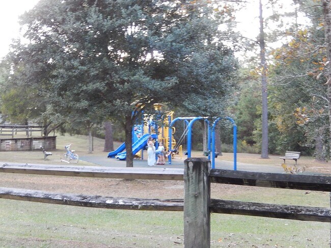 Building Photo - 4321 Snoopy Ln