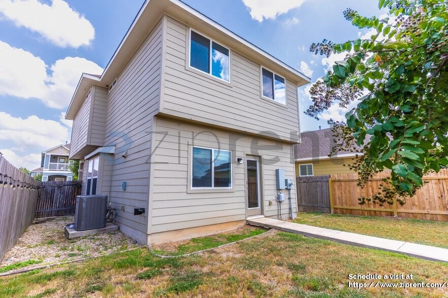 Building Photo - 215 Friendship Oak Dr