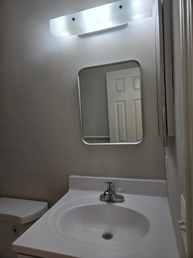 Building Photo - Cute 1/1 in Convenient Location