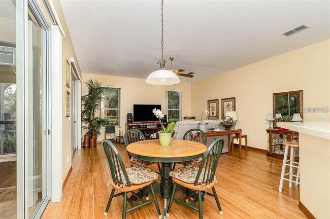 Building Photo - 10001 Highland Woods Ct