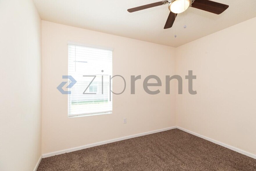 Building Photo - Unit