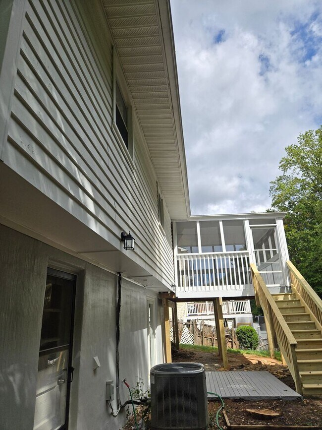 Building Photo - Single Family Home in Dale City