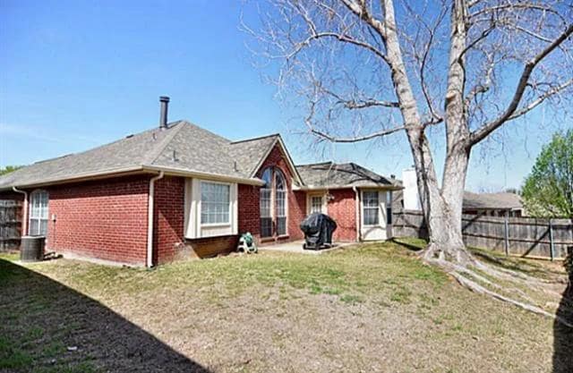 Building Photo - 2081 Amherst Dr