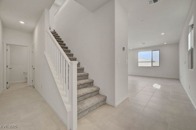 Building Photo - 1550 Rock Kestrel St