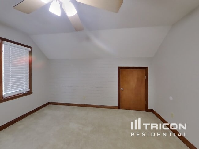 Building Photo - 6055 Fawnwood Dr