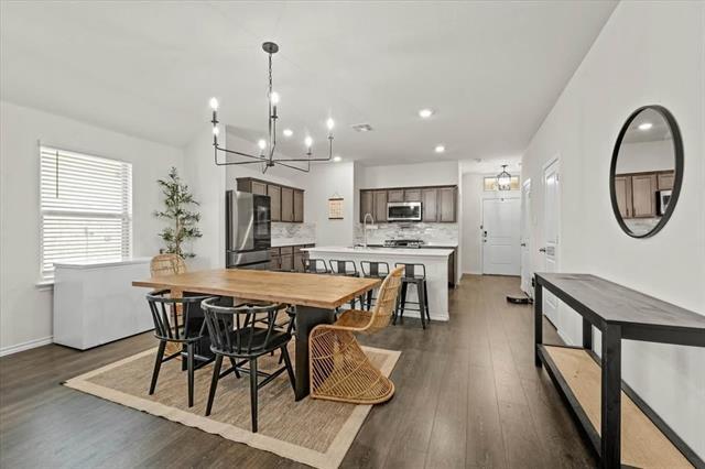 Building Photo - 287 Thoroughbred St