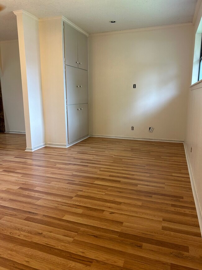 Building Photo - 2205 Forest Trail