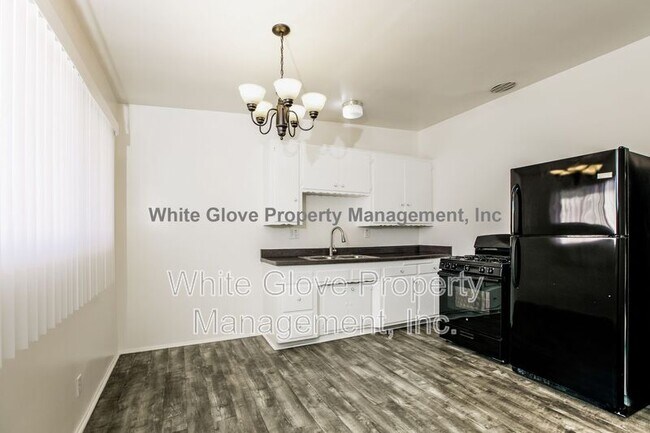 Building Photo - 526 W Chestnut St