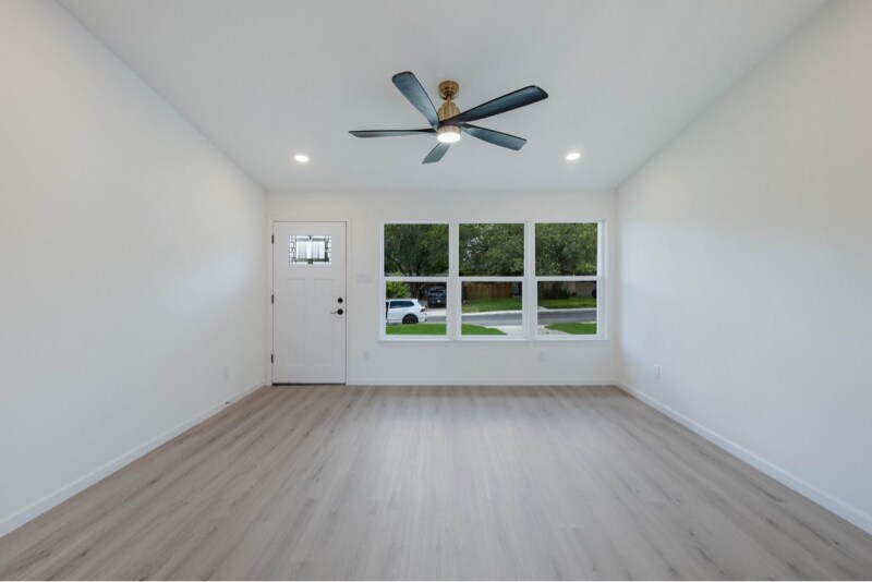 Building Photo - 523 Gilbert Ln