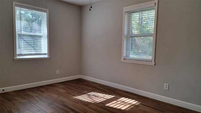 Building Photo - 2200 Joe Rushing Ln