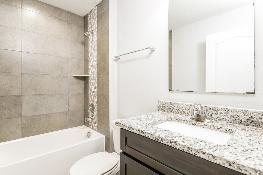 Building Photo - 1004 Dartmoor Pl