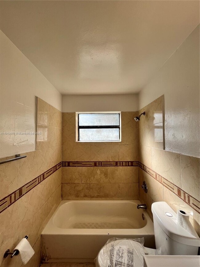 Building Photo - 2031 NW 30th Ave