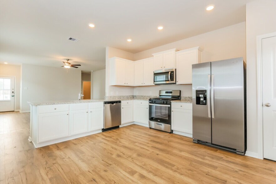 Building Photo - 15642 Plum Brk Dr