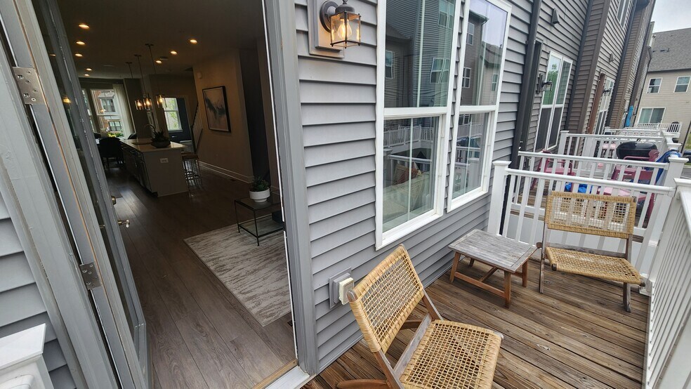 Patio - 3400 Chester Aly