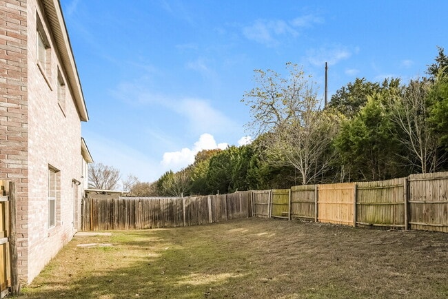 Building Photo - 320 Capricorn St