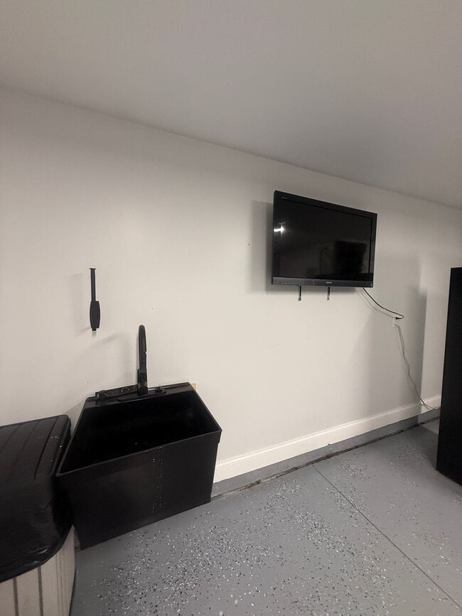 Building Photo - Amazing home with custom touches and in-ground pool