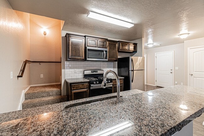 Building Photo - Buena Vida awaits for you!