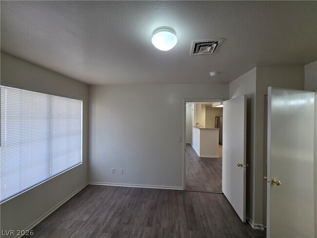 Building Photo - 4865 S Torrey Pines Dr