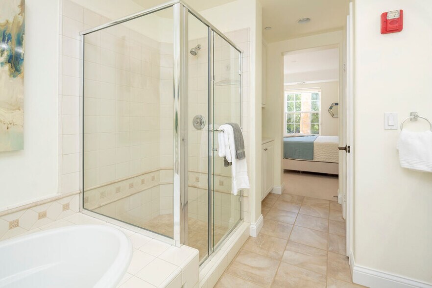 Building Photo - 12975 Agustin Pl