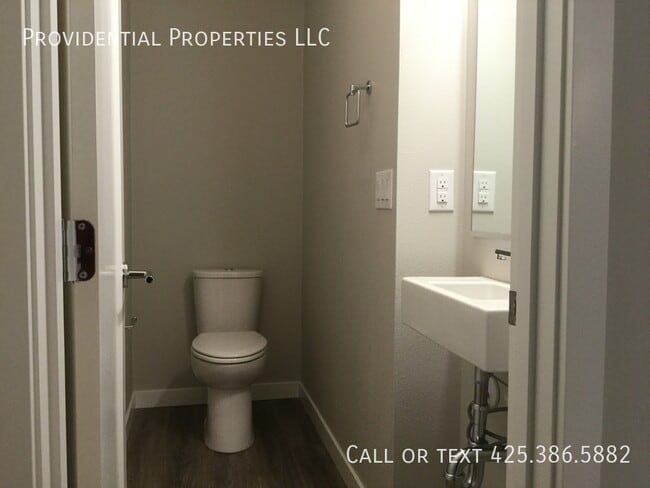 Building Photo - 1571 139th Ln NE