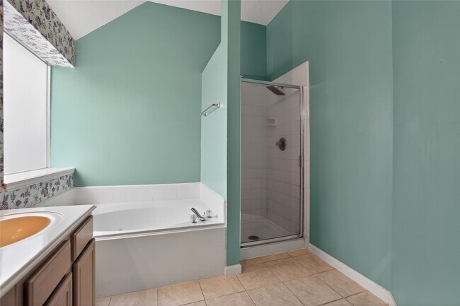 Building Photo - 12530 Meadowglen Dr