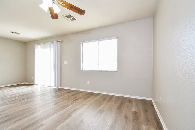 Building Photo - 1203 Emerald Stone Ave