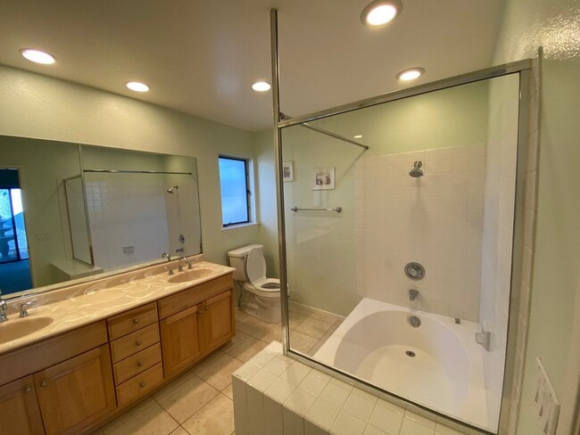 Building Photo - Single story 3 bed, 2 bath home with yard