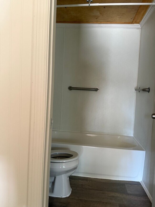 Building Photo - 159 Circle Dr