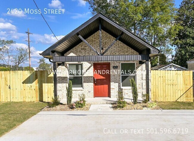 Primary Photo - 2420 Moss St