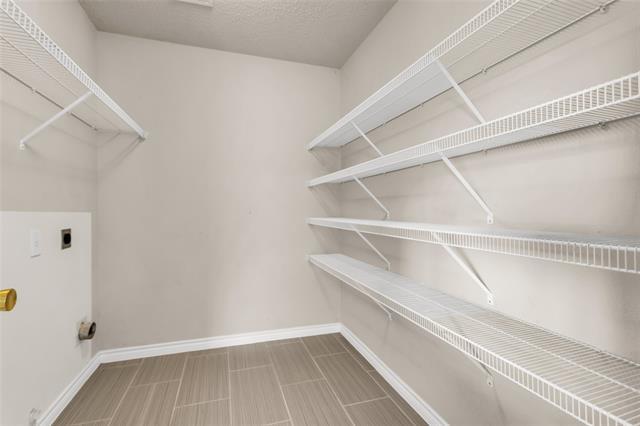 Building Photo - 2320 Shadabury Dr