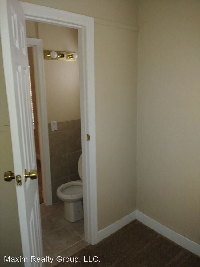 Building Photo - 4 br, 1.5 bath House - 2885 BINNEY ST
