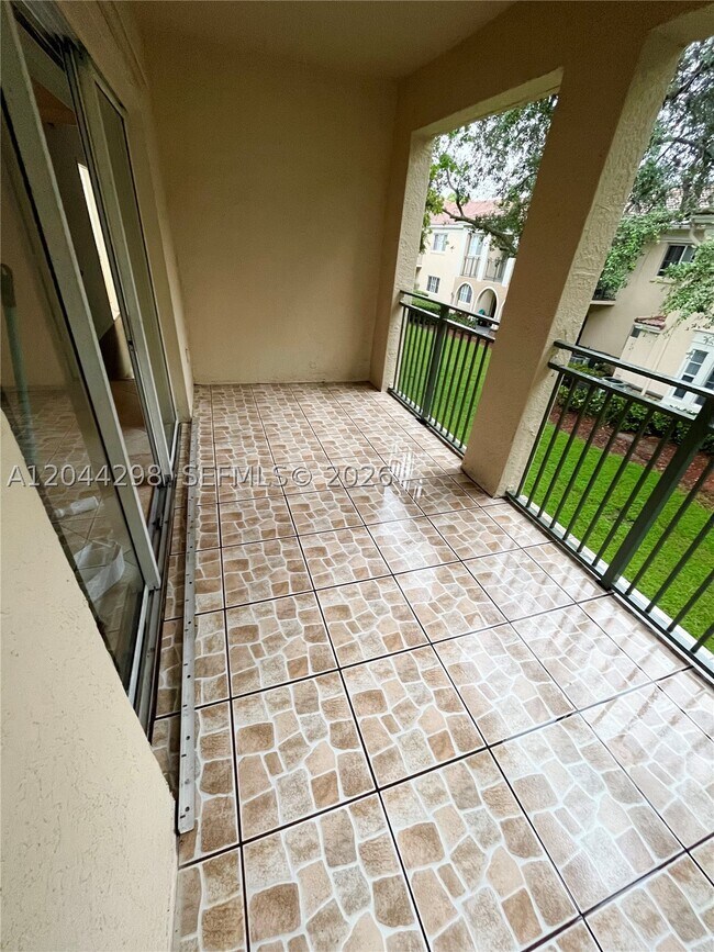 Building Photo - 2490 Centergate Dr