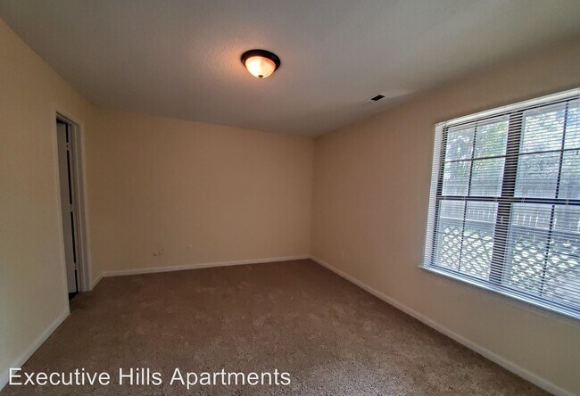 Building Photo - 1601 Sparkman Dr NW