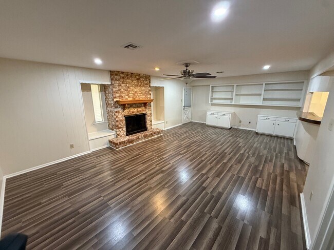Building Photo - 2615 Cypress Ln