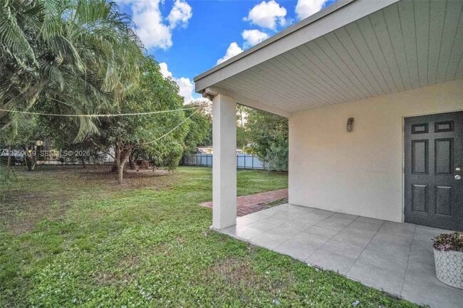 Building Photo - 3030 NW 16th St