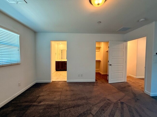 Building Photo - 3 BED 2.5 BATH 2 CAR GARAGE TOWNHOUSE WITH LOFT, COMMUNITY POOL & PARK!