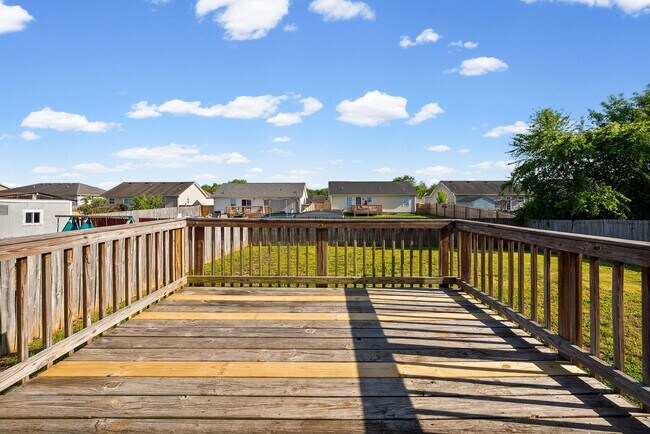 Building Photo - Pet Friendly Three Bedroom!