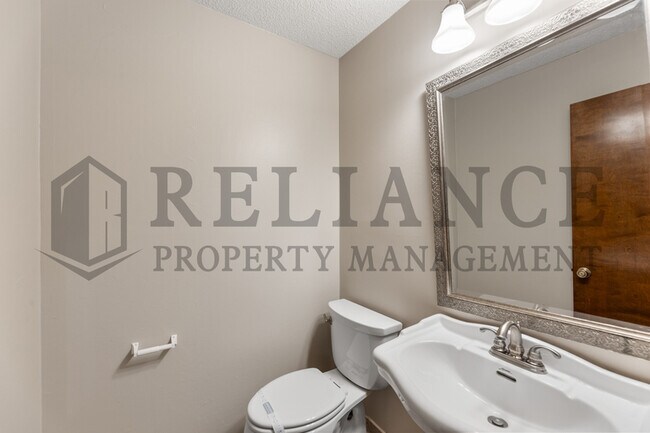 Building Photo - 1111 E Redwood Rd