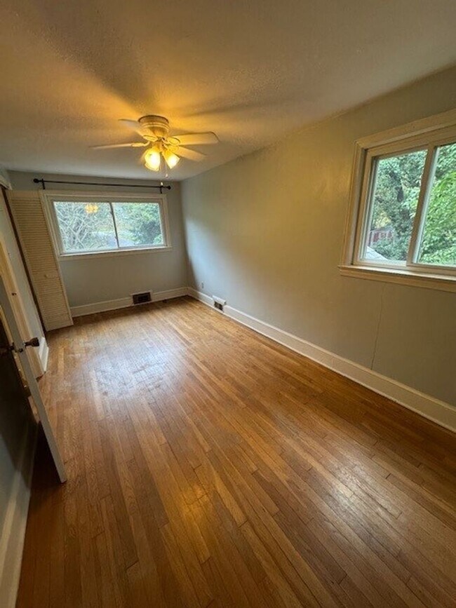 Building Photo - Beautiful 3 Bedroom/2 Bath Home in Convers...