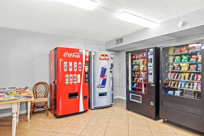 Building Photo - 8743 Thomas Dr