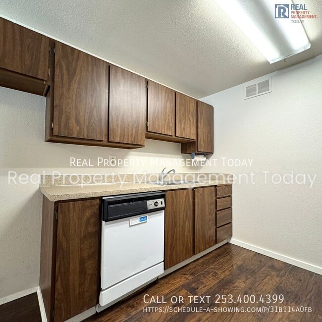Building Photo - 6119 Glen Mary Ln SE