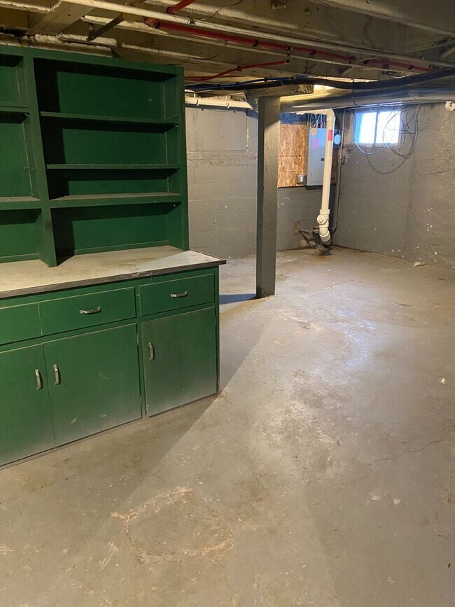Building Photo - 3 Bedroom with a bonus room in East Davenport