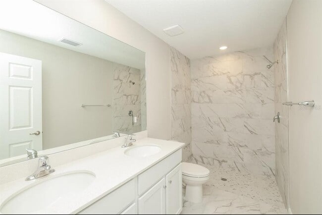 Building Photo - 691 SW Hillsboro Cir