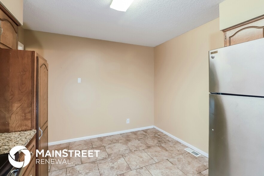 Building Photo - 209 Valley Dr