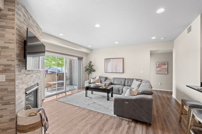 Building Photo - Easy Living with Modern Touches in a Prime...