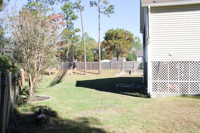 Building Photo - Charming 3BD, 2BA home with spacious yard ...