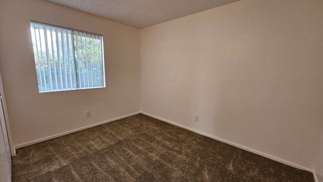 Building Photo - **Move in Special!!** 2Bed 1Bath Apartment Home!!